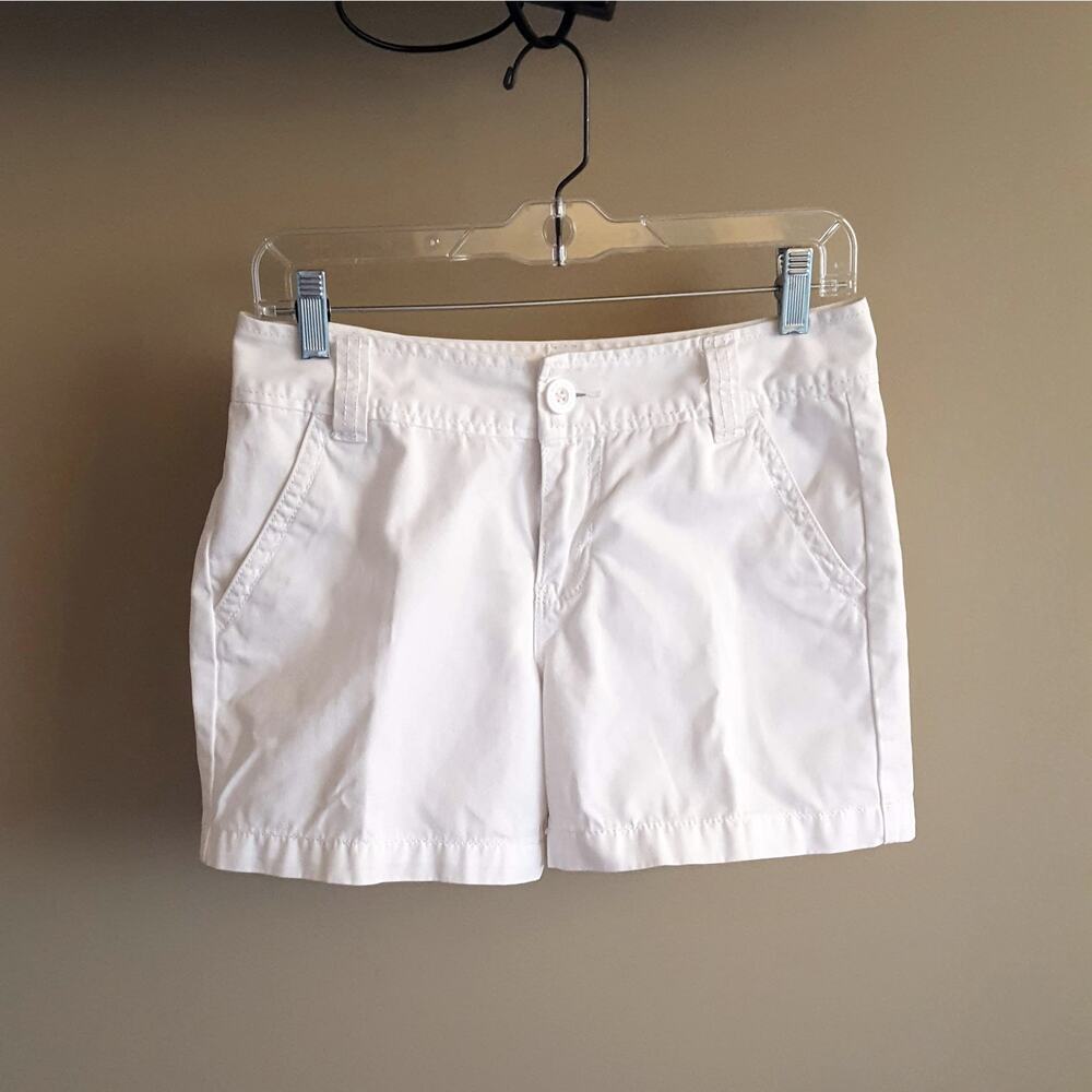 Calvin Klein Shorts - White Size: 2